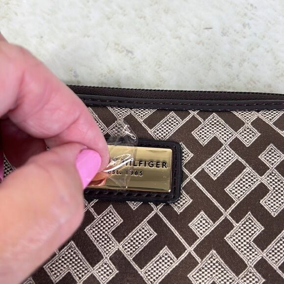 Tommy Hilfiger Zip Accordion Wallet NWOT - Picture 2 of 4